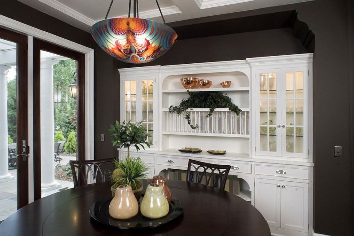 How to decorate dining room hutch