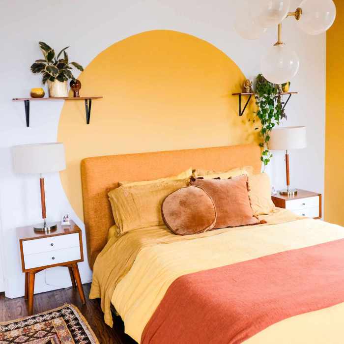 How to decorate yellow room