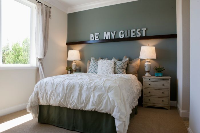 How to decorate a large guest room