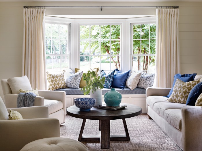 How to decorate living room windows